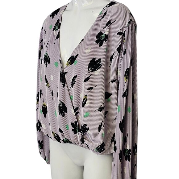 ASTR The Label Womens Pleated Plisse Surplice V-Neck Floral Blouse, Size XL - Picture 3 of 9